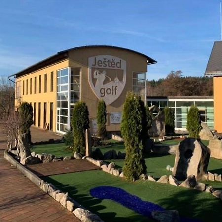Jested Golf Restaurace A Penzion Svetla pod Jestedem المظهر الخارجي الصورة