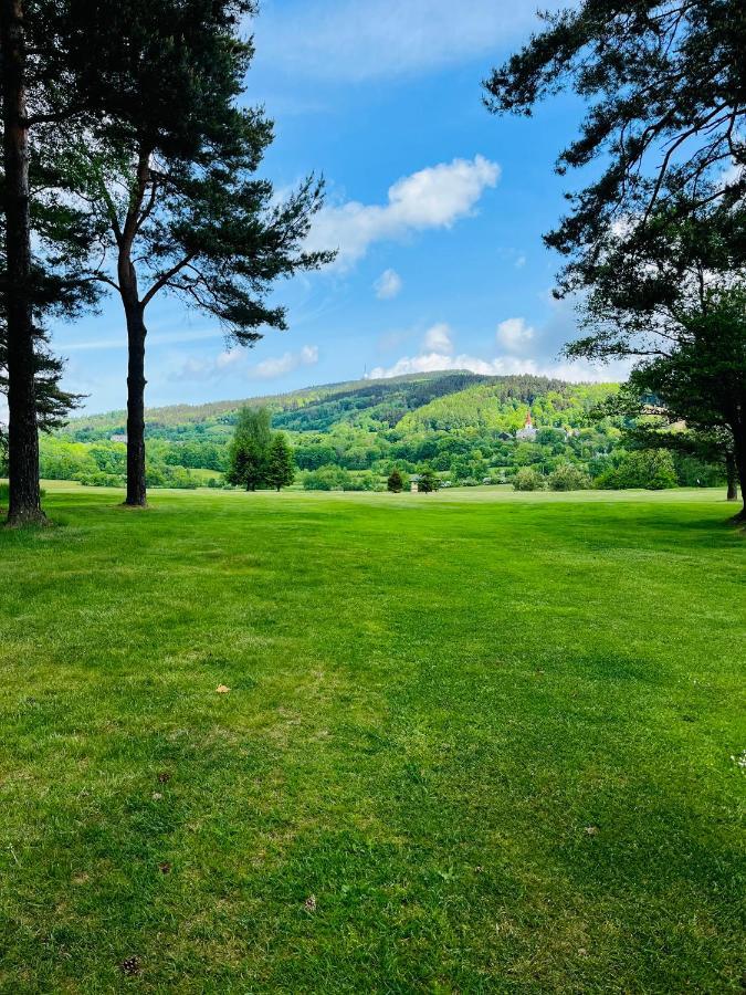 Jested Golf Restaurace A Penzion Svetla pod Jestedem المظهر الخارجي الصورة
