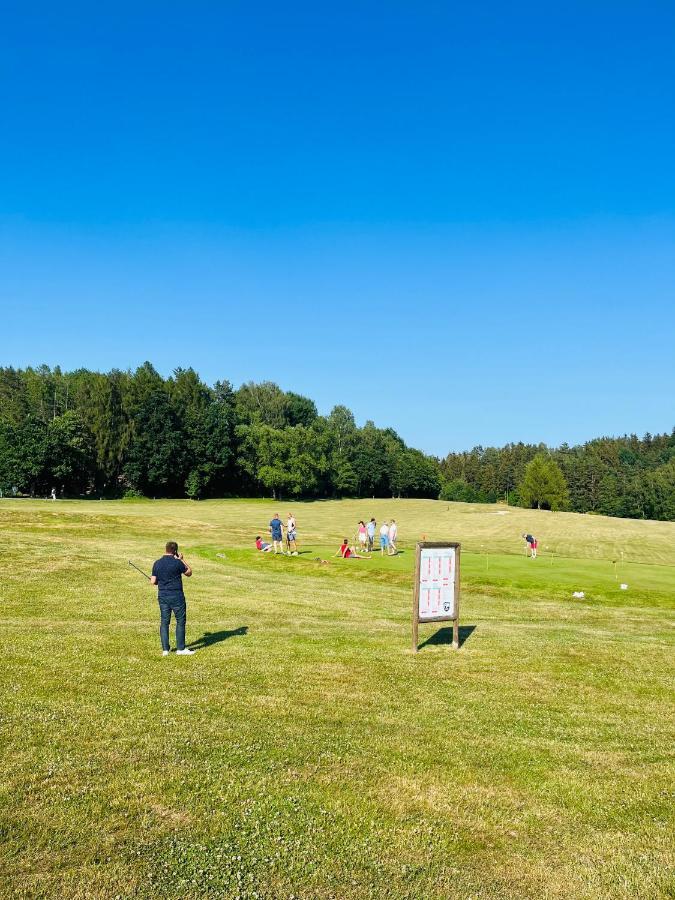 Jested Golf Restaurace A Penzion Svetla pod Jestedem المظهر الخارجي الصورة