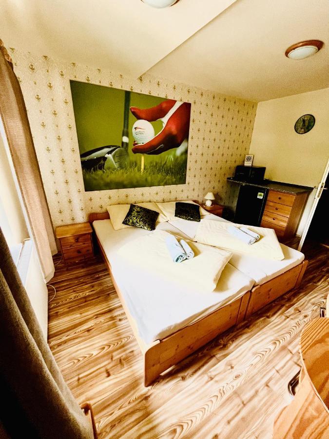 Jested Golf Restaurace A Penzion Svetla pod Jestedem المظهر الخارجي الصورة