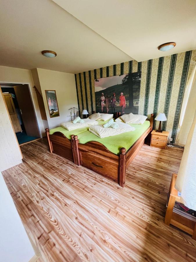 Jested Golf Restaurace A Penzion Svetla pod Jestedem المظهر الخارجي الصورة